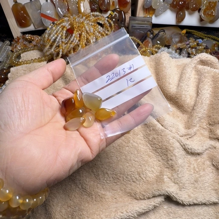 未镶嵌颈饰玛瑙/玉髓米*22013……12