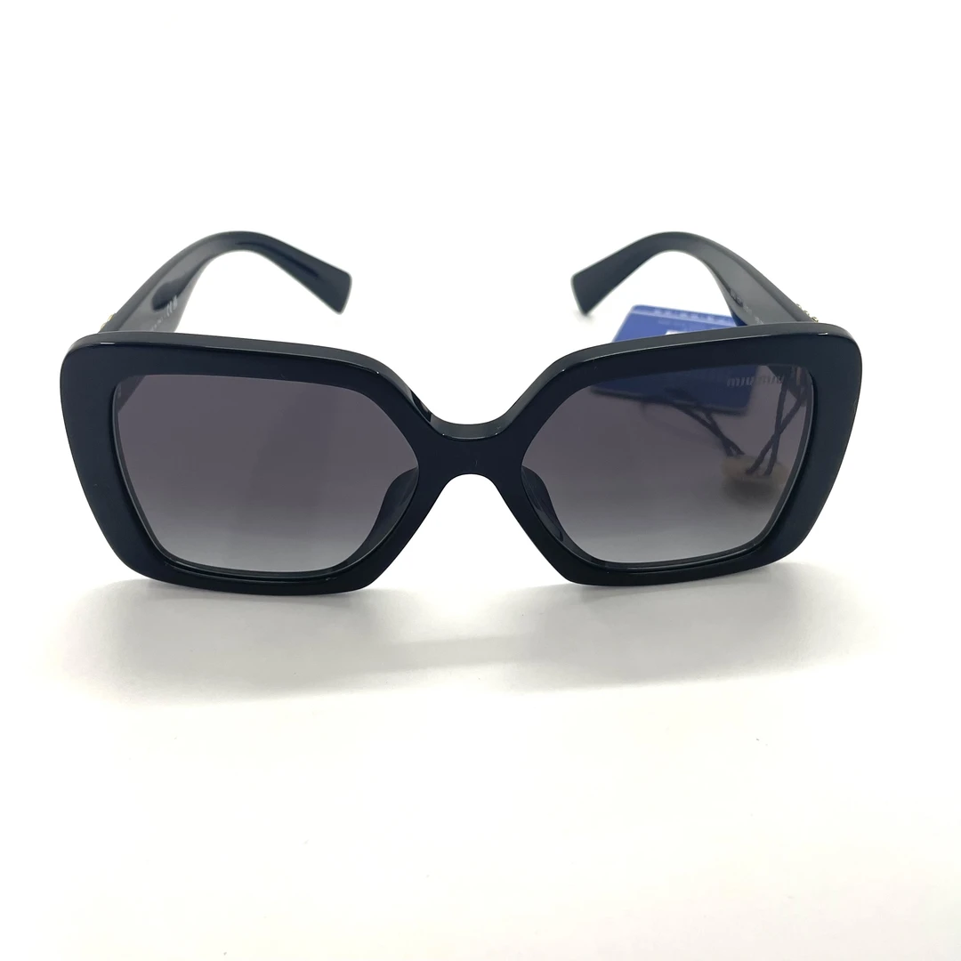 未使用 MIU MIU/缪缪 字母镜腿 板材镜架 不规则形太阳眼镜