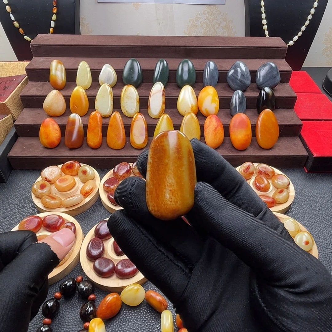 和田玉未镶嵌吊坠(赠链)