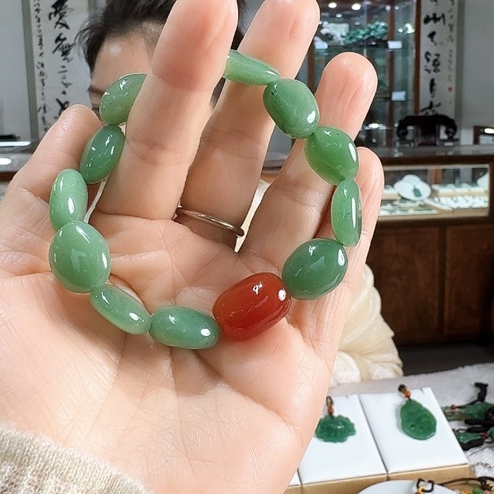 同***密玉（石英质玉）未镶嵌颈饰