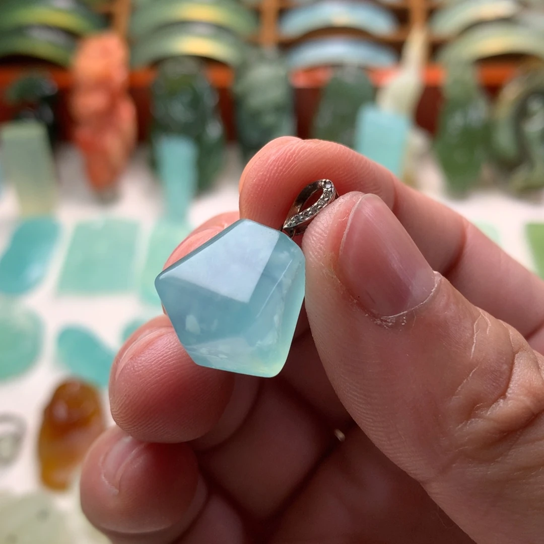 蛇纹石玉未镶嵌锁骨坠