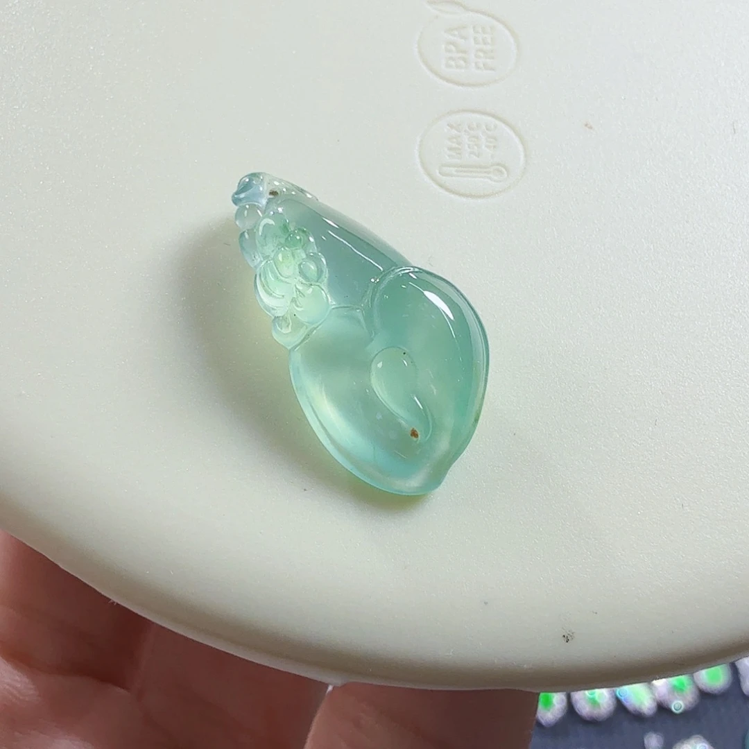 翡翠未镶嵌颈饰蟹钳