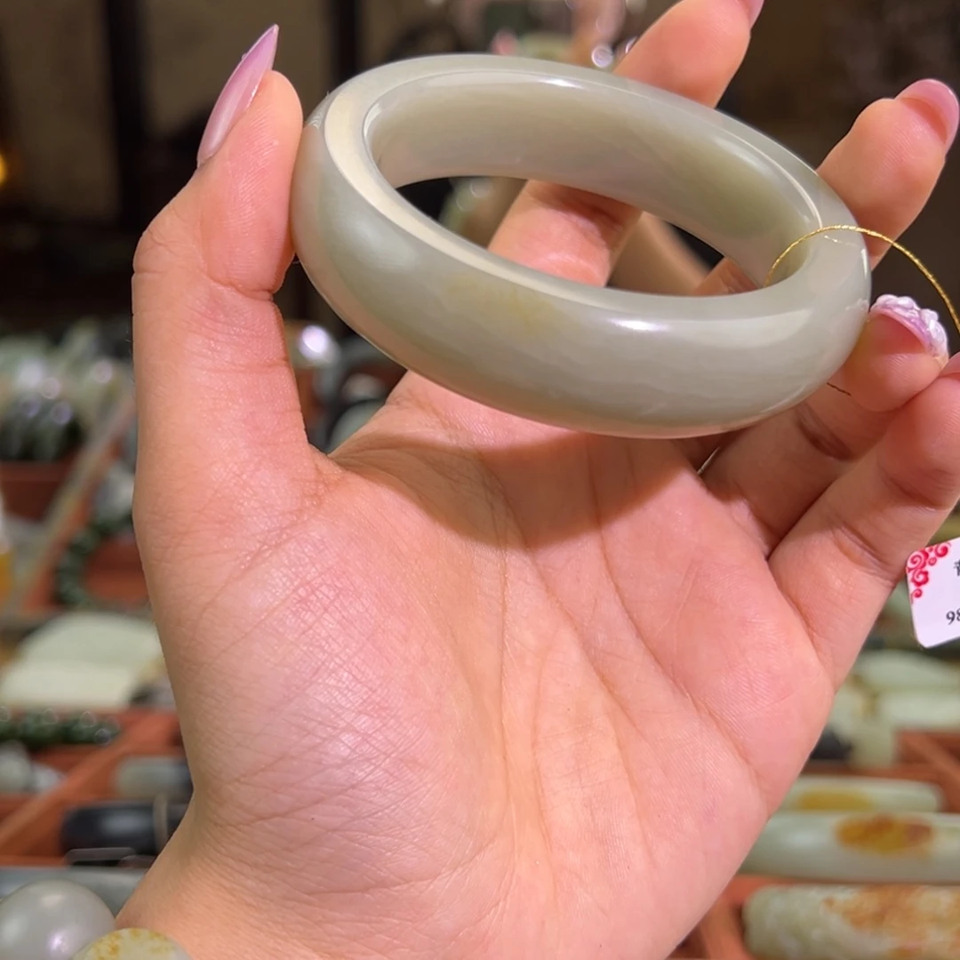 和田玉（青白玉）未镶嵌手镯