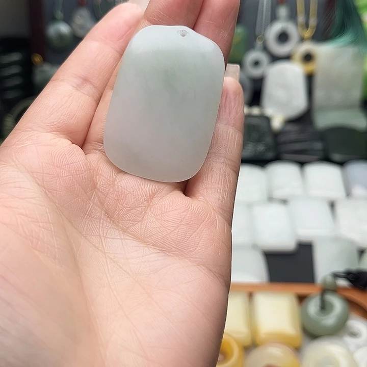 石英质玉（金丝玉）未镶嵌颈饰