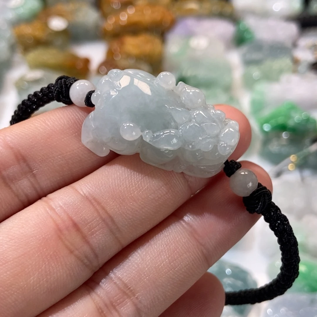 翡翠未镶嵌颈饰貔貅