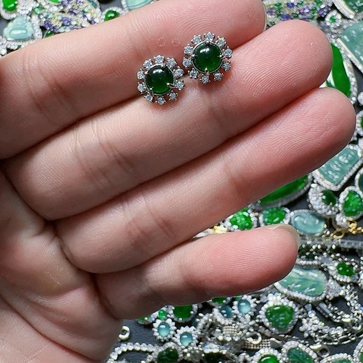 翡翠颈饰未镶嵌天然A货翡翠放漏