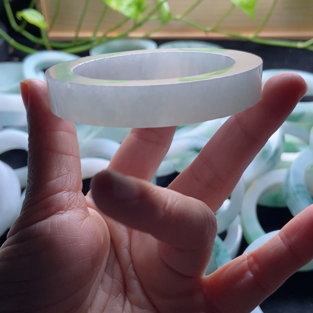 未镶嵌手镯定制翡翠秀*