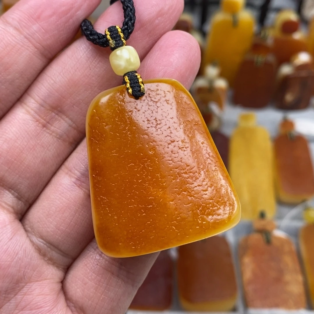 未镶嵌琥珀珠宝奇石