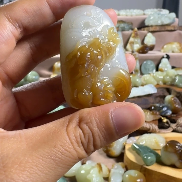 和田玉（糖玉）未镶嵌颈饰