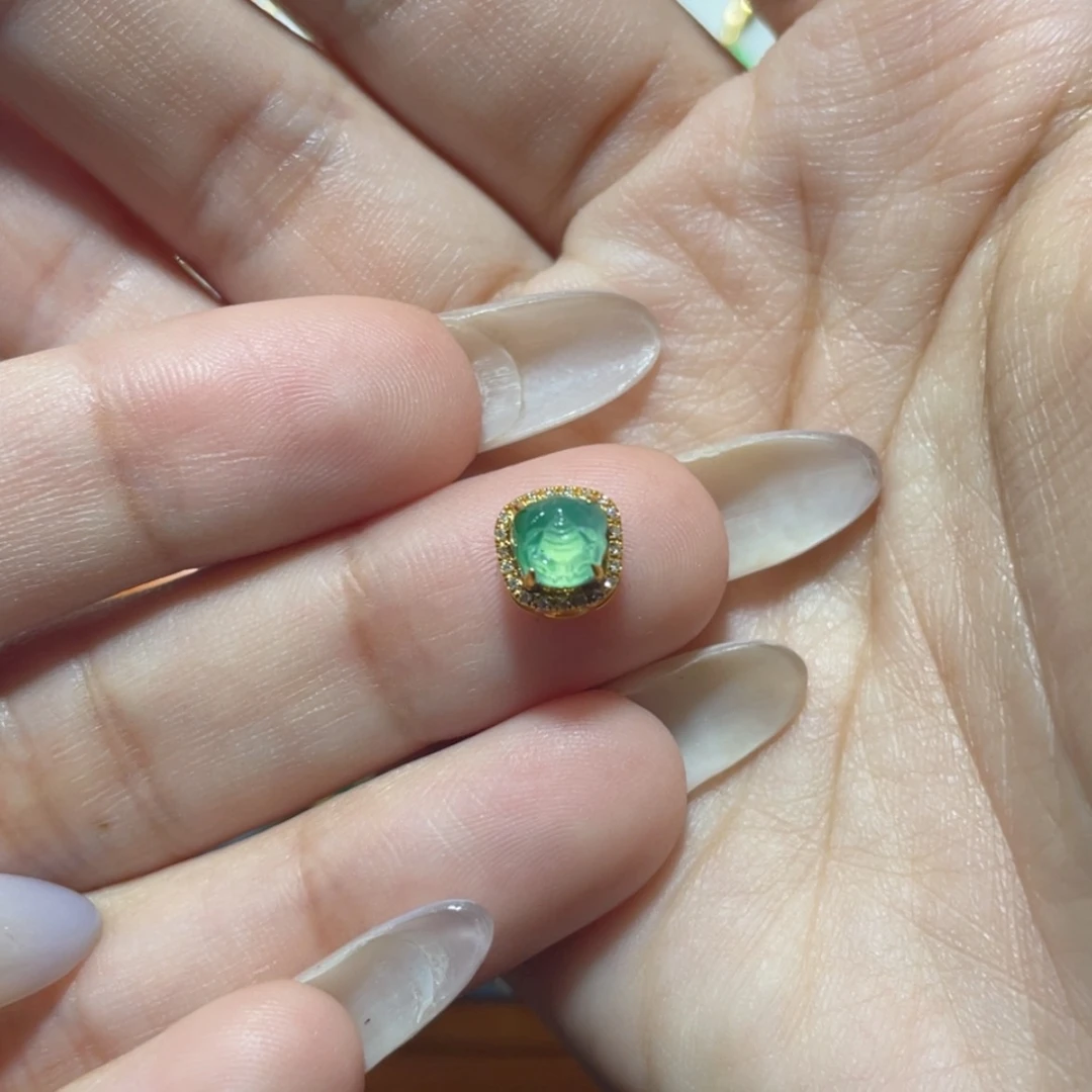 【闪购商品】颈饰18K金镶嵌翡翠