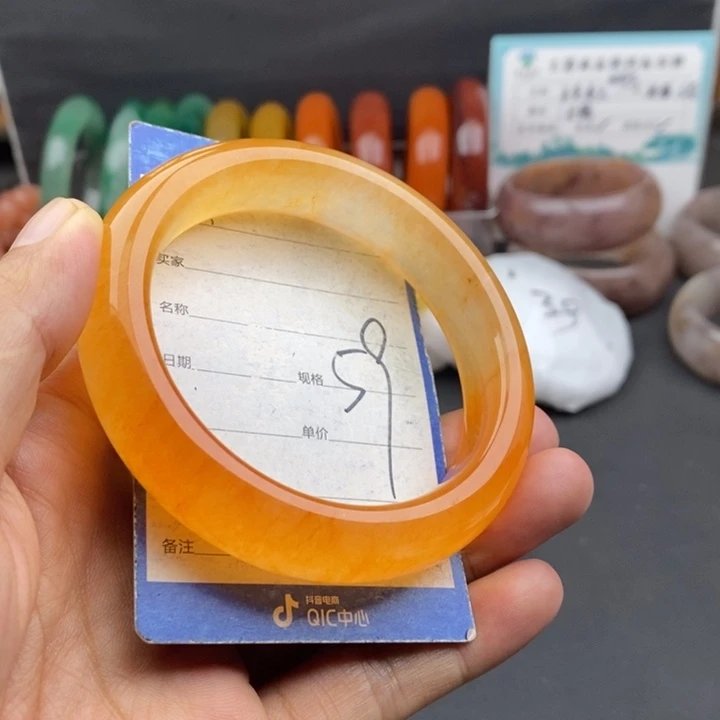 未镶嵌手镯石英质玉