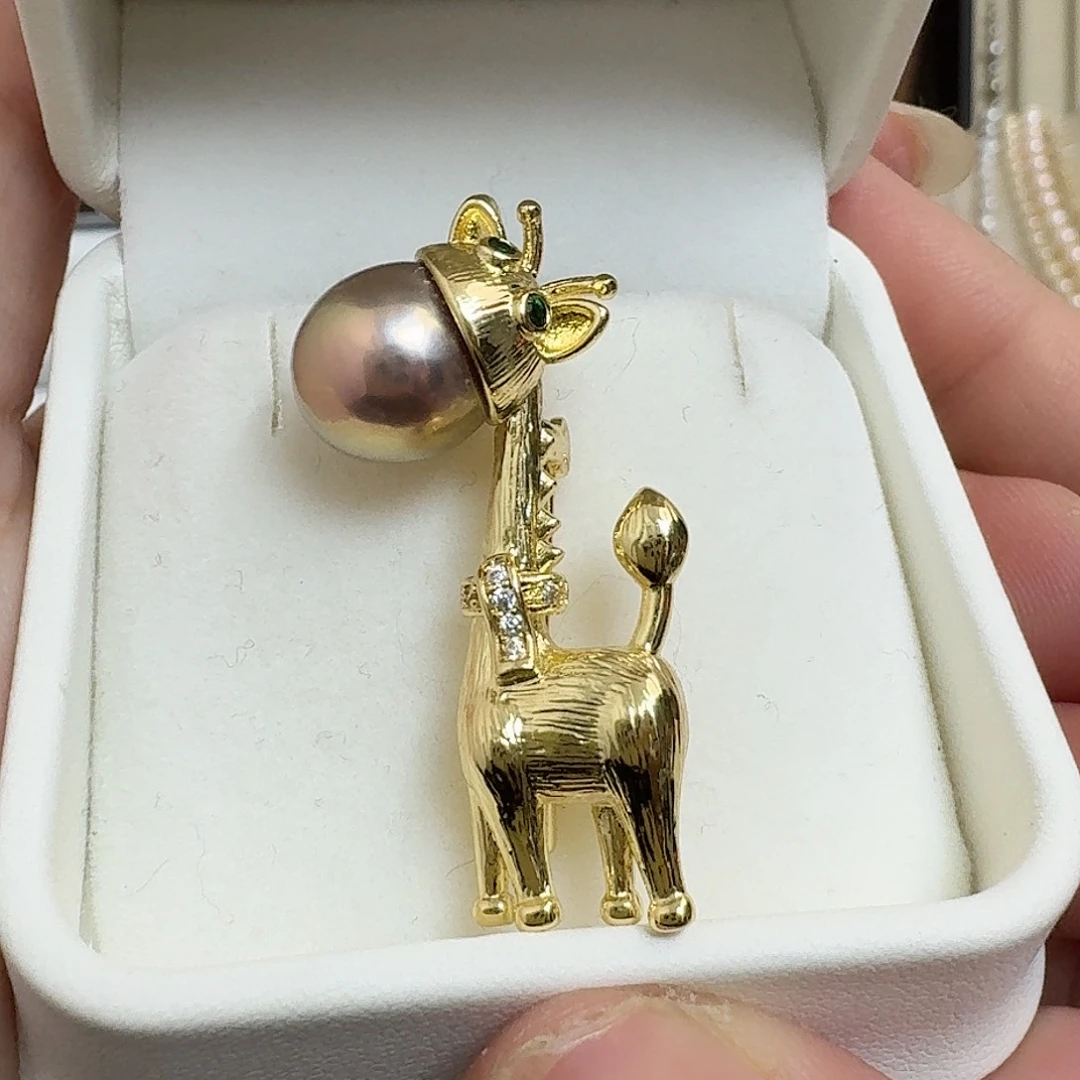 淡水珍珠胸饰合金