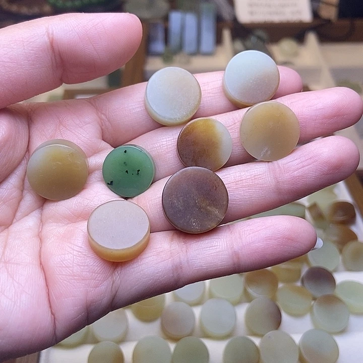 心***界和田玉未镶嵌颈饰