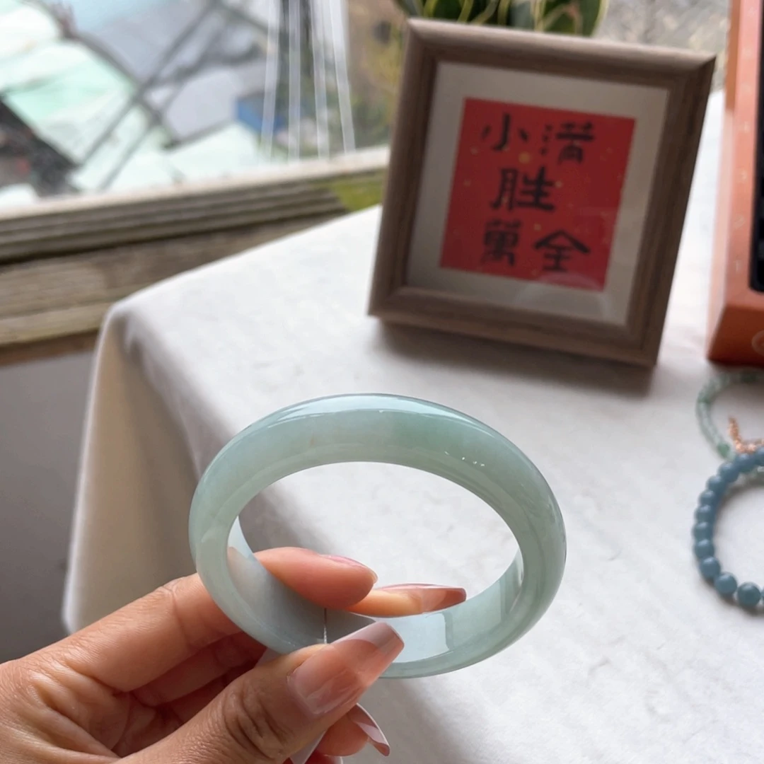 翡翠手镯未镶嵌绿底