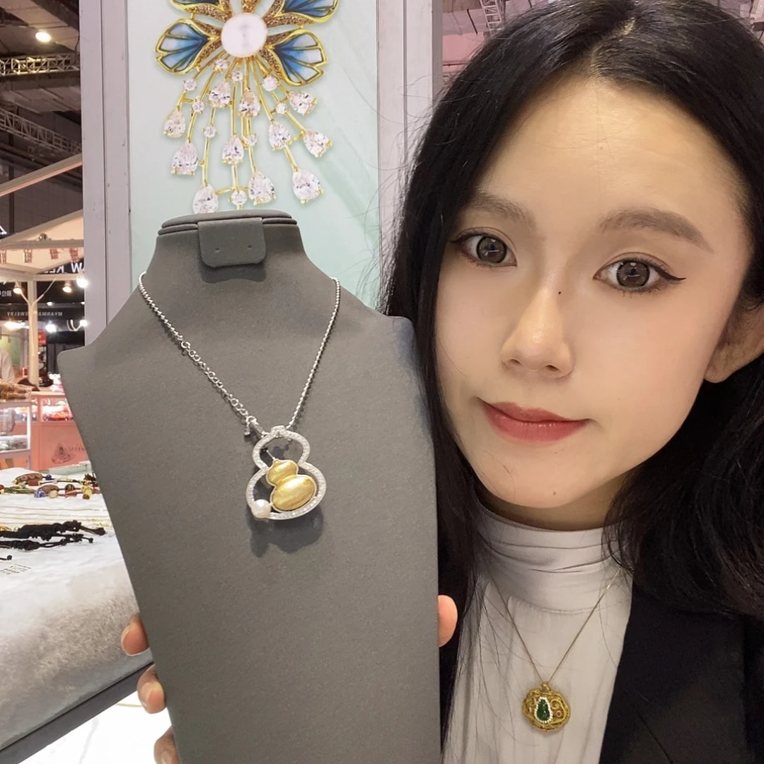 合金淡水珍珠胸饰