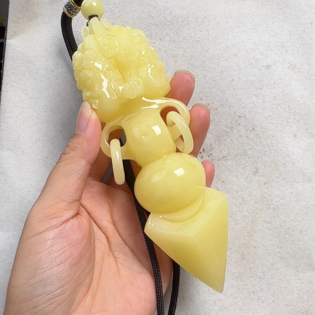 蜜蜡未镶嵌珠宝奇石