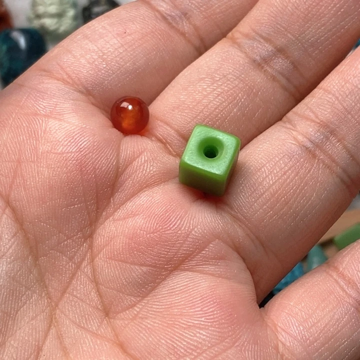 南红玛瑙未镶嵌颈饰
