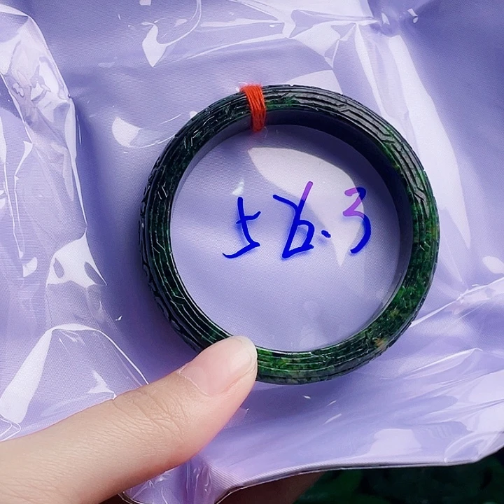 翡翠未镶嵌颈饰多样性