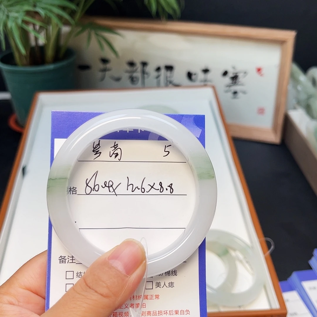 参***商石英质玉（金丝玉）未镶嵌手镯