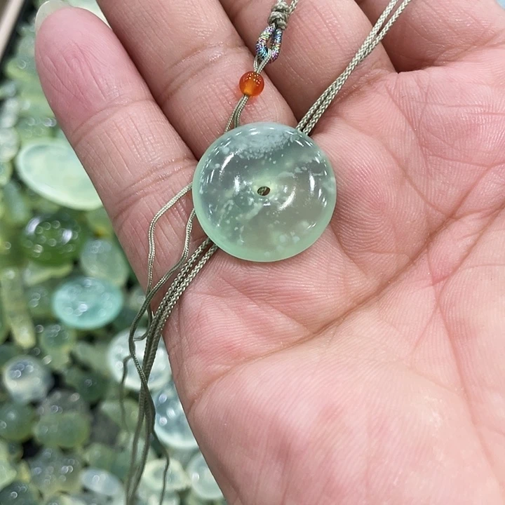 蛇纹石玉未镶嵌颈饰