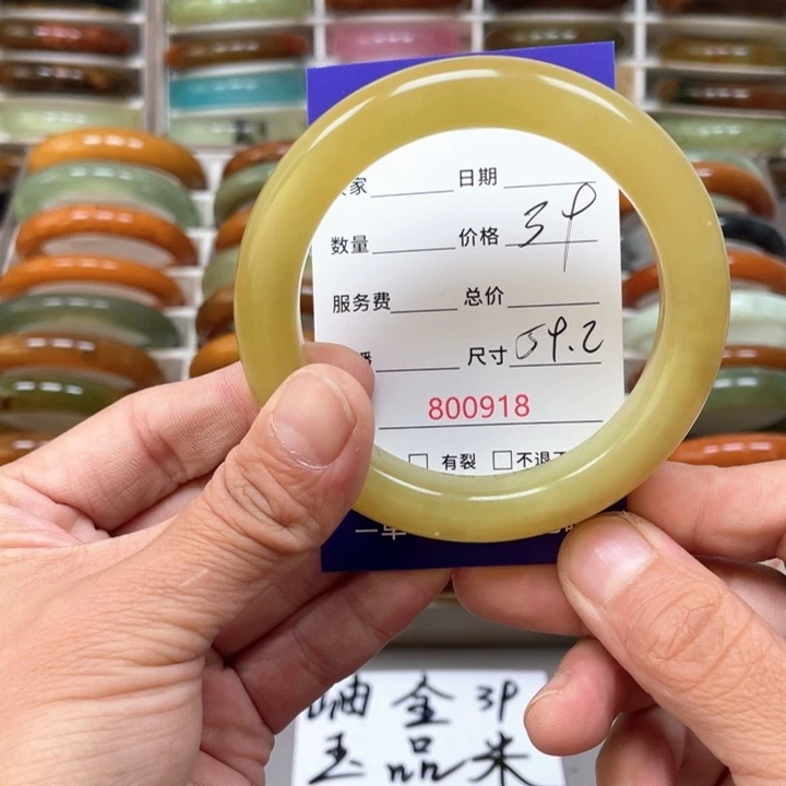 用***8未镶嵌蛇纹石玉手镯