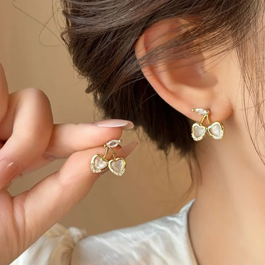 铜合金耳饰 百搭轻奢仿珍珠法式轻奢高级感时尚耳钉百搭复古森系