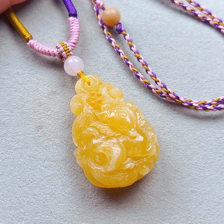 蜜蜡未镶嵌颈饰九尾狐