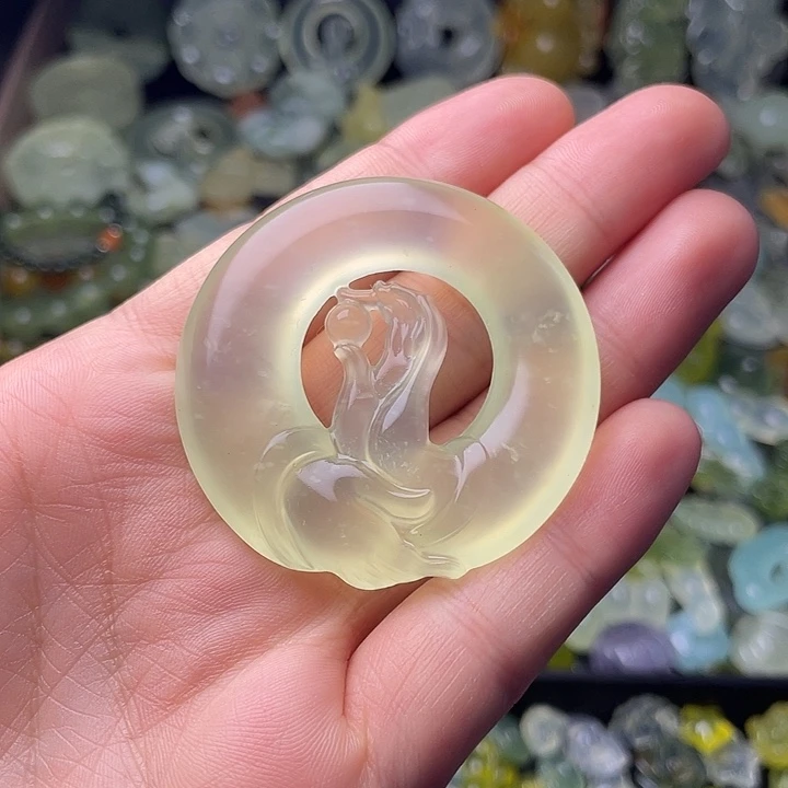 蛇纹石玉合金颈饰掌上明珠