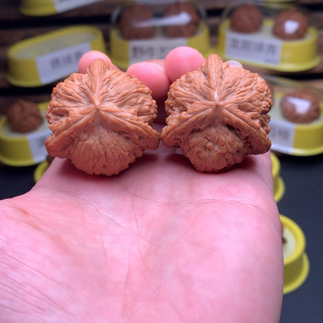 文玩核桃吊坠绣球奔