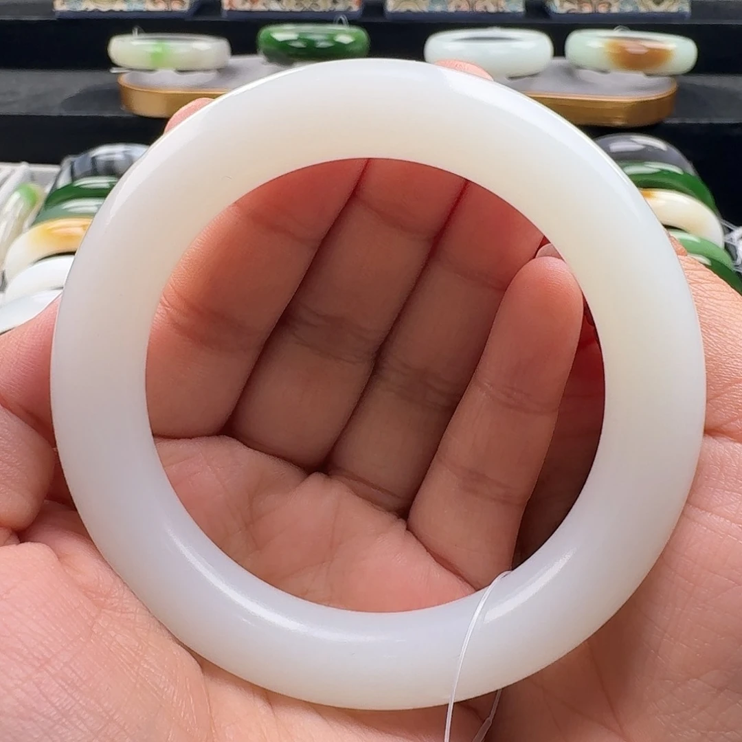 未镶嵌手镯和田玉且末柔光暖白！油膏料！57.6