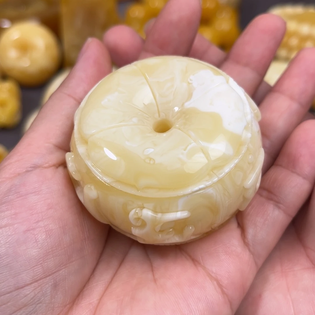 未镶嵌蜜蜡珠宝奇石六字真言扣