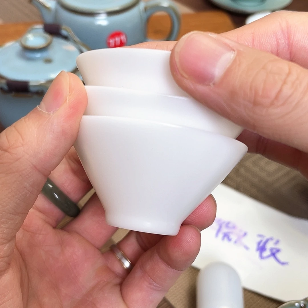 瓷片。。。。。。。。。。。。。