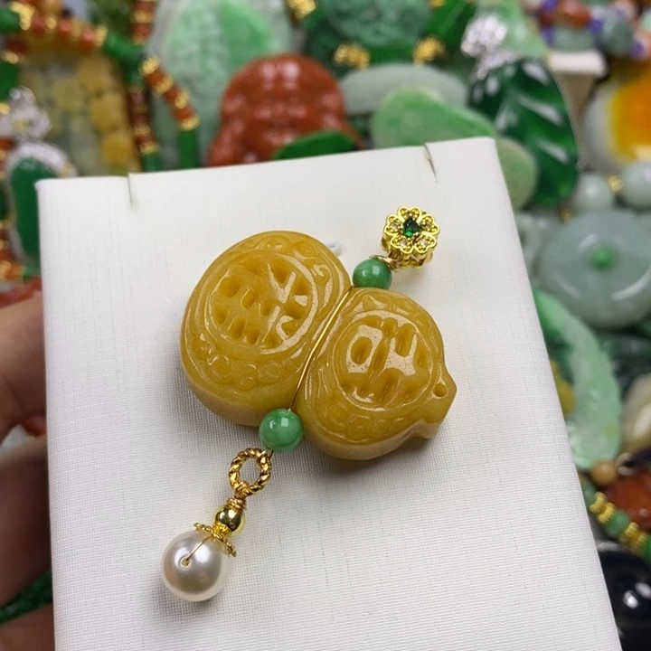 翡翠未镶嵌吊坠(赠链)