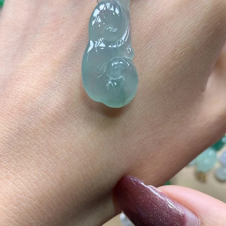 翡翠未镶嵌颈饰如意