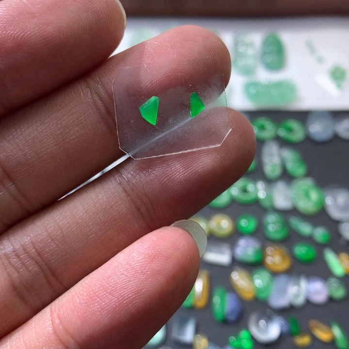 翡翠散珠切割菱形甜阳绿