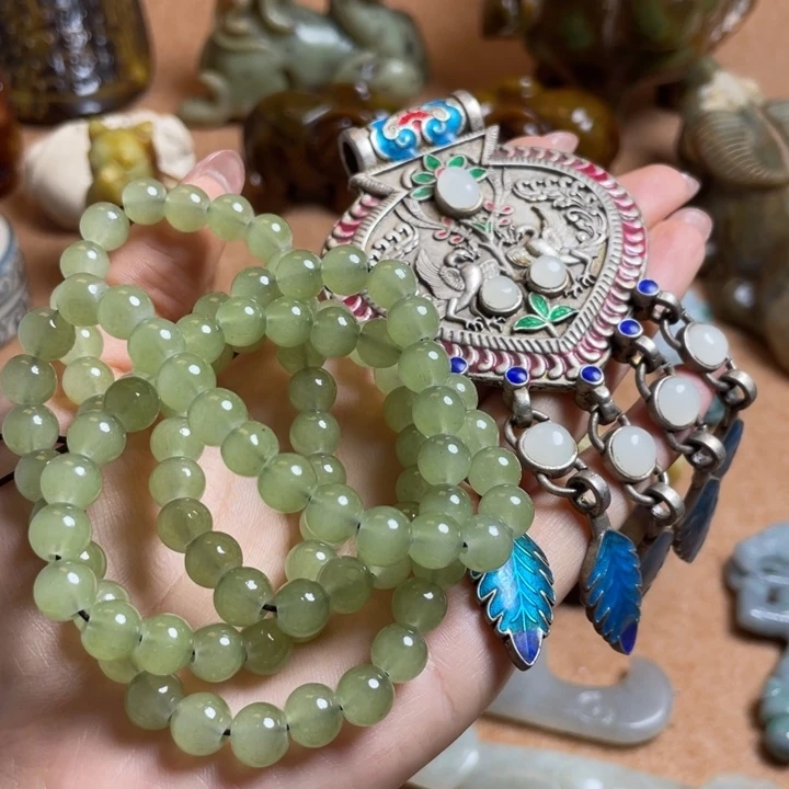 一***子蛇纹石玉未镶嵌颈饰