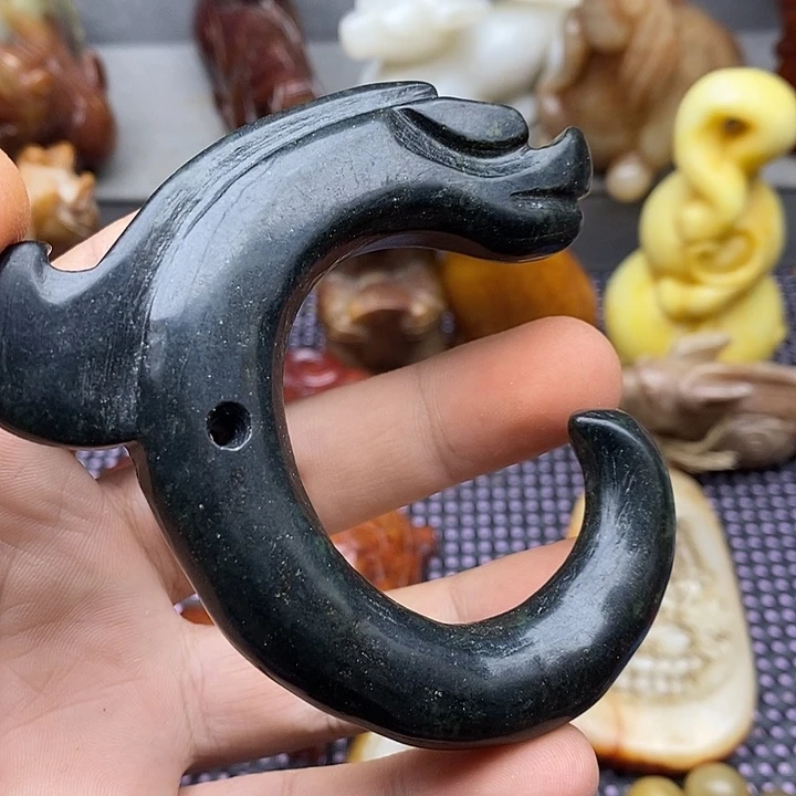 未镶嵌蛇纹石玉颈饰