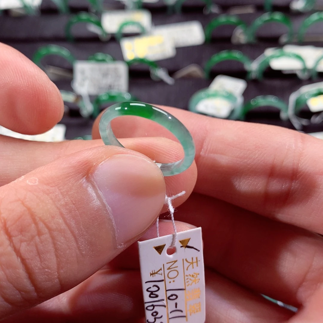 翡翠戒指未镶嵌翡翠戒指