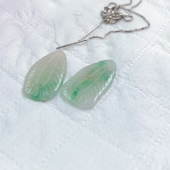 翡翠颈饰未镶嵌月**慕吊坠