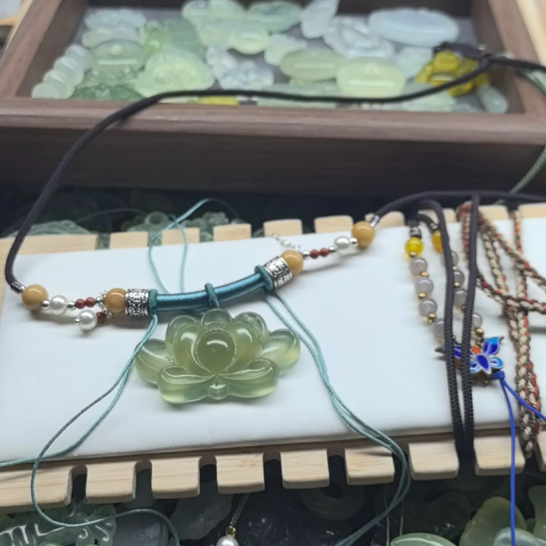 合金蛇纹石玉颈饰