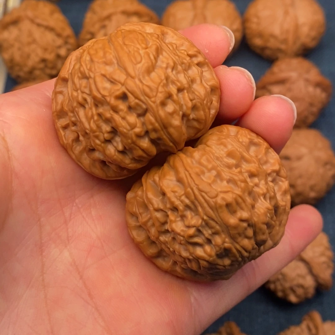 文玩核桃把件40全品闷白