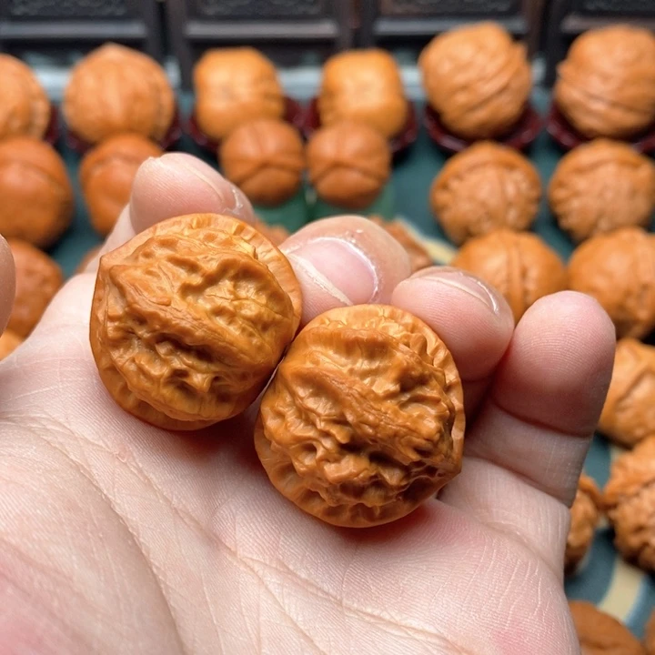 文玩核桃把件刚***。龙脊