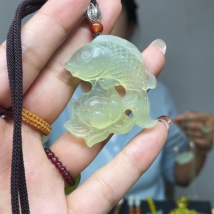 蛇纹石玉未镶嵌颈饰