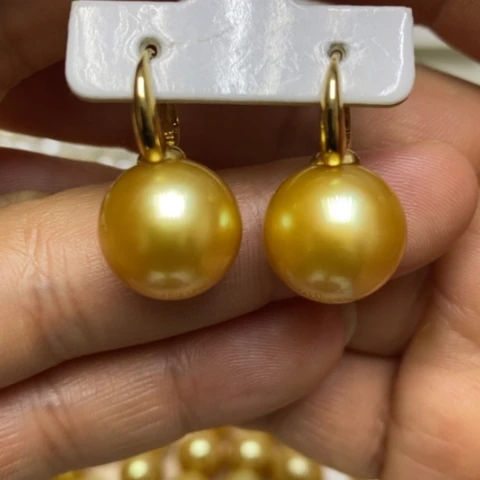 18K金镶嵌海水珍珠耳饰