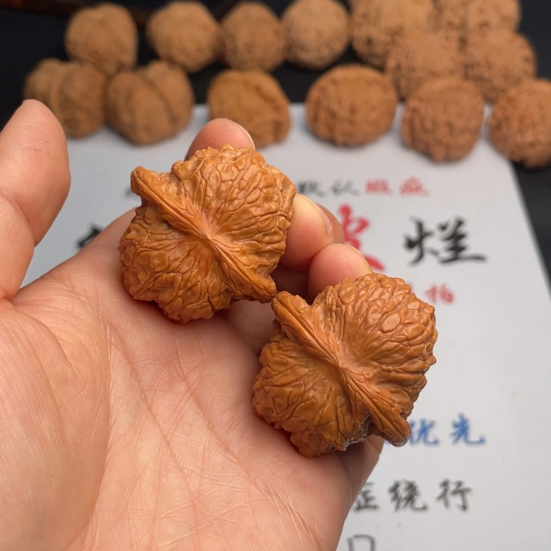 文玩核桃吊坠425。37血麒麟