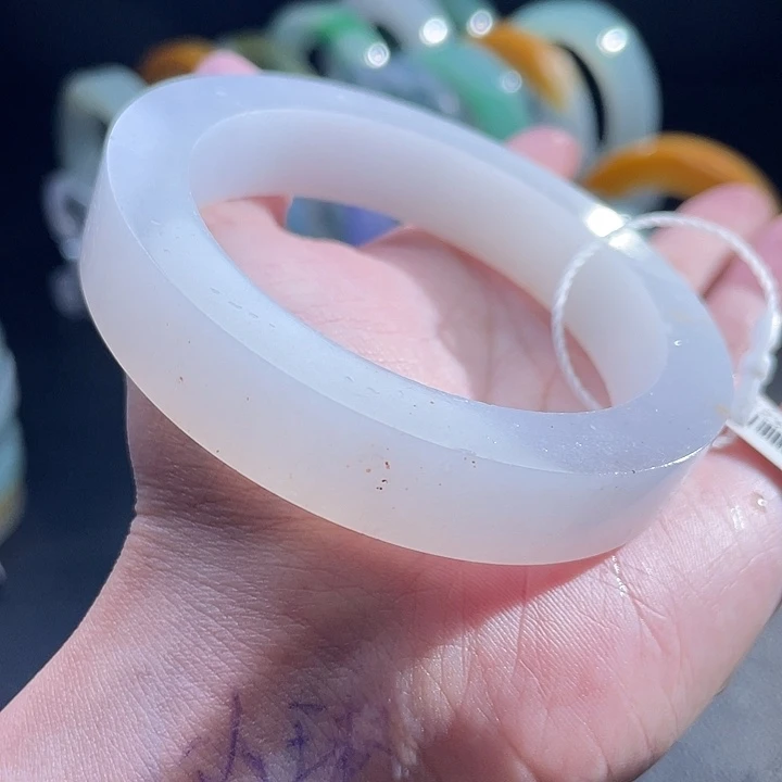 未镶嵌翡翠手镯定制翡翠