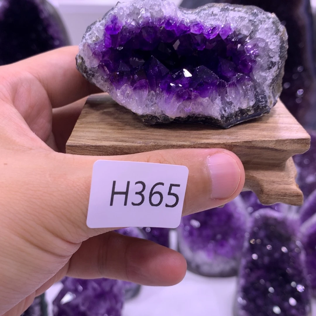 织绣乌拉圭紫水晶摆件365