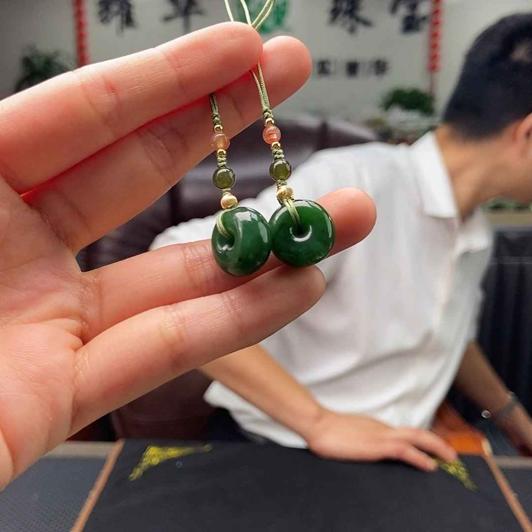 和田玉未镶嵌颈饰颜色多样性发拍一发一