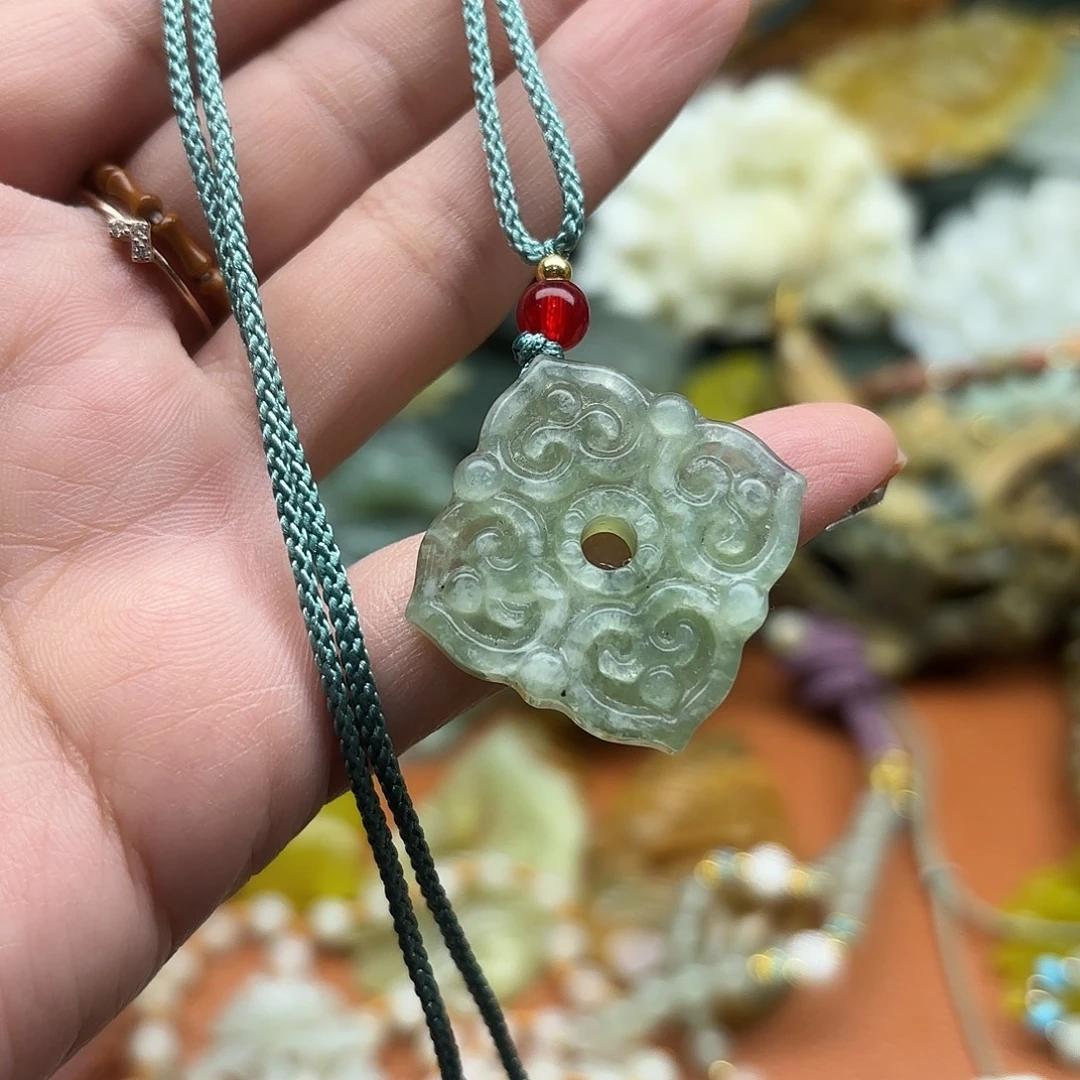 蛇纹石玉未镶嵌吊坠
