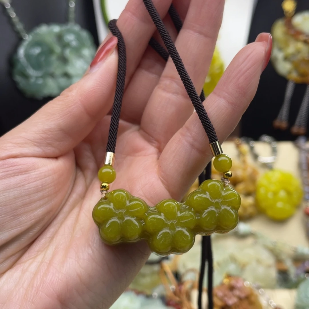 未镶嵌蛇纹石玉颈饰